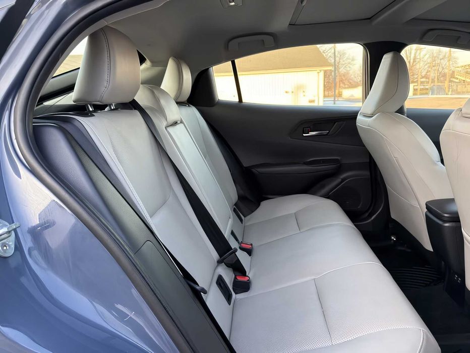 Toyota Prius      2024