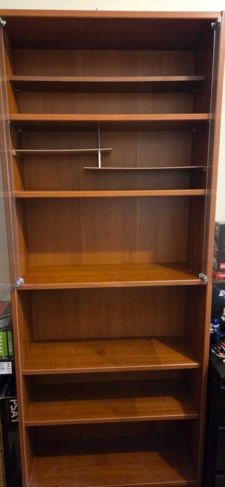 Estante com Portas de Vidro