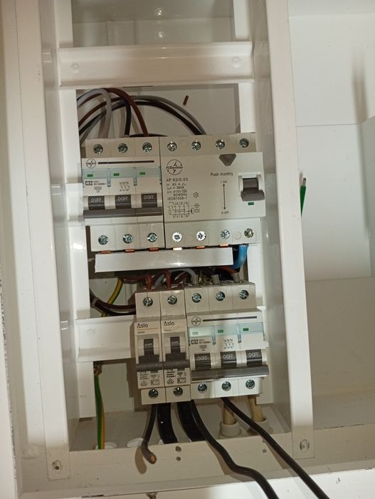 SERVIÇOS Montagem Quadros iletricos provisórios Trifásicos/Monofásicos