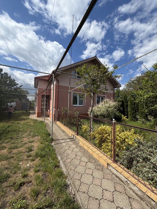 Продаж будинку в передмісті