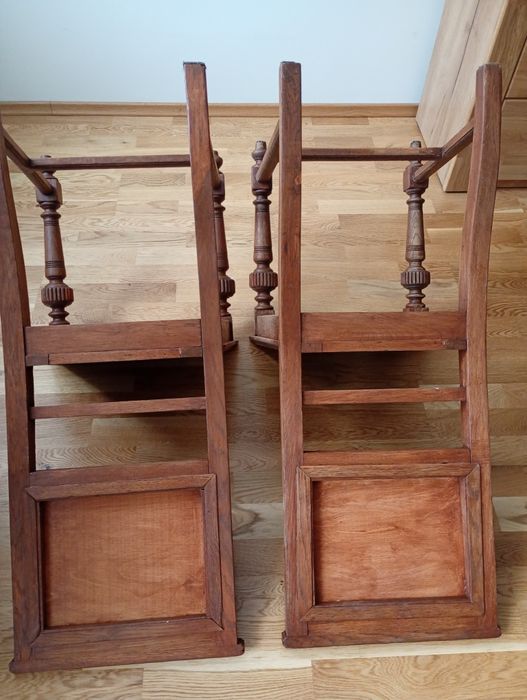 Stare krzesła dębowe