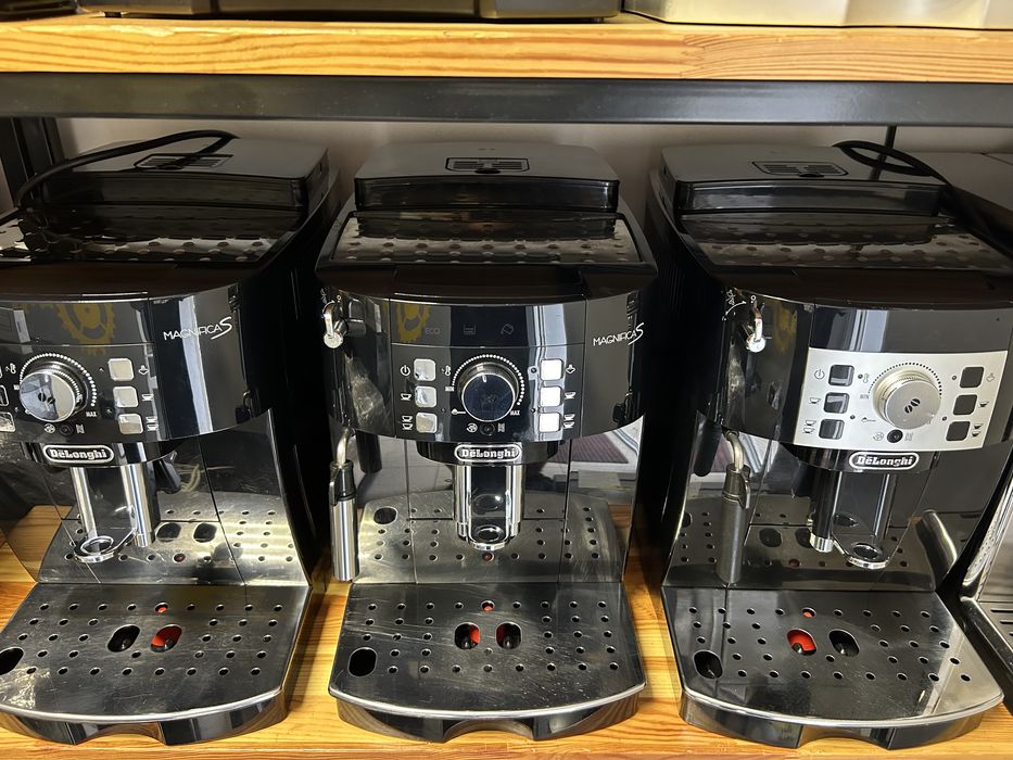 Кофеварка Кавомашина Delonghi magnifica s 22.100