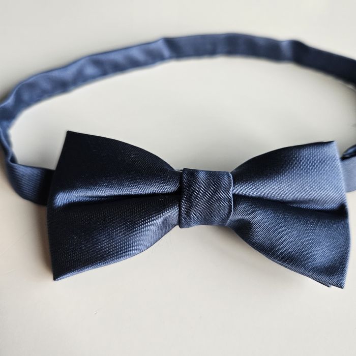 Mucha muszka RESERVED chłopięca dziecięca granatowa jak nowa