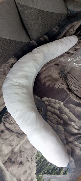 Poduszka,do karmienia piersią i odpoczynku w kształcie rogala.