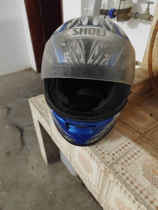 Capacete com viseira Shoei