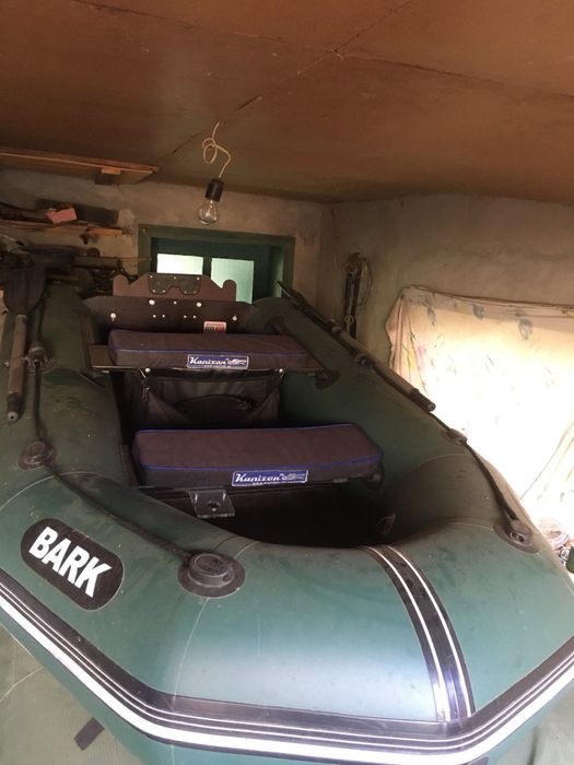 Моторний човен Барк