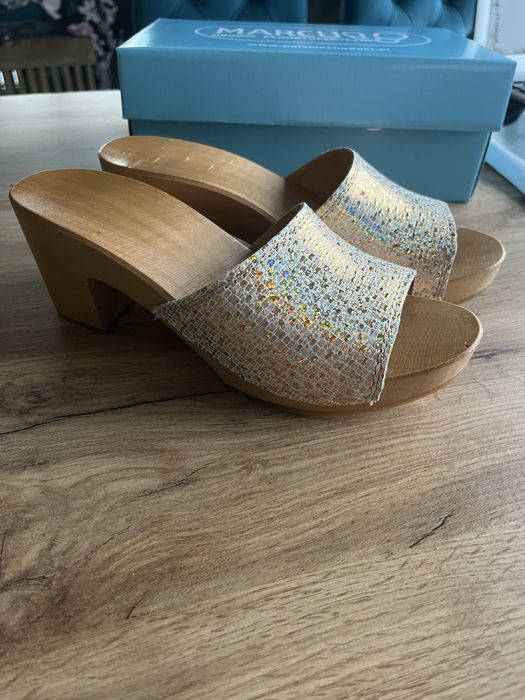 Nowe klapki chodaki złote