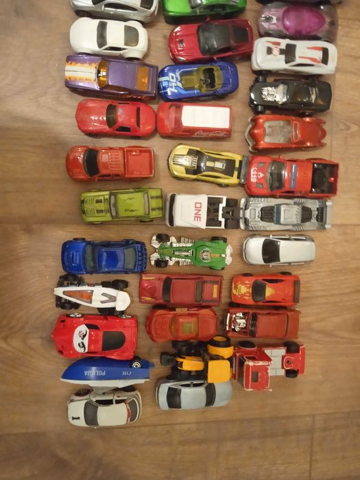 autka samochodziki hotwheels i inne