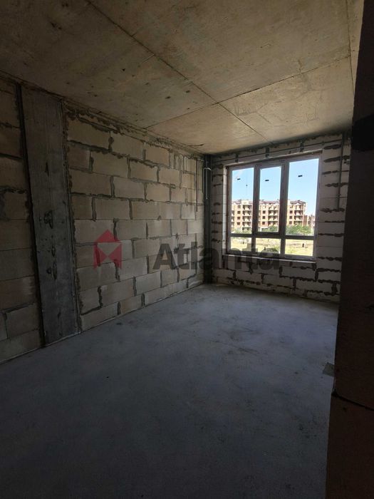 Простора квартира з кладовкою в новому будинку з АГВ в Великодолинском