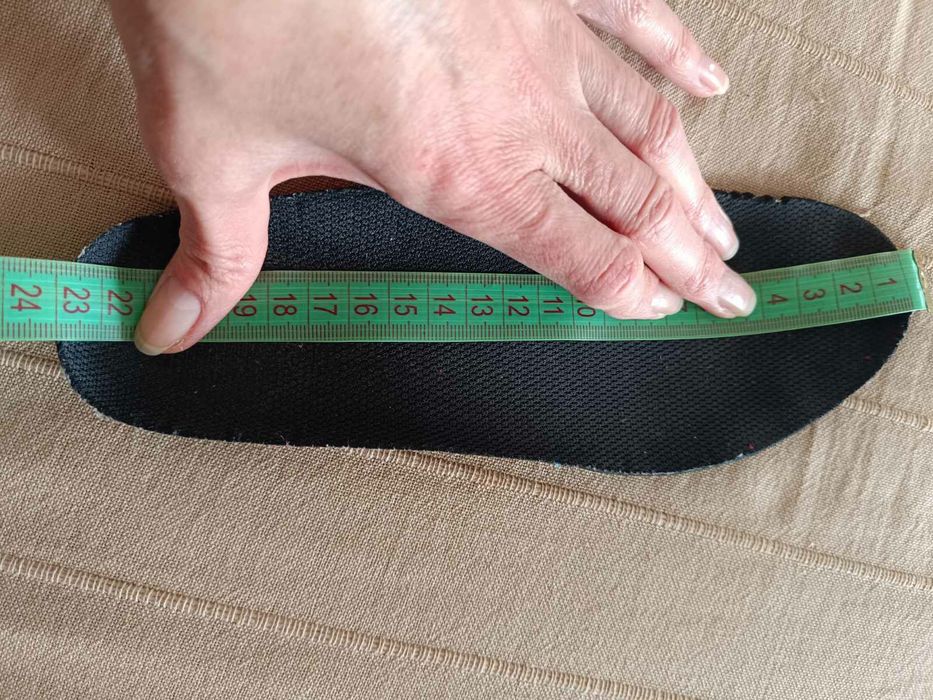 Фірмові кросівки Mizuno