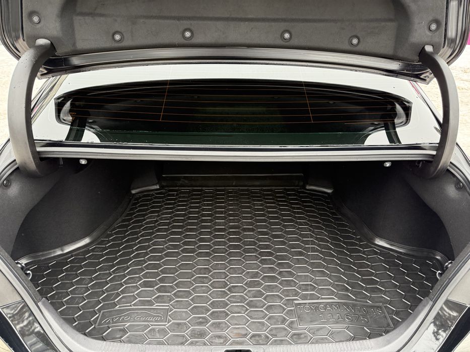 Toyota Camry HYBRID 2021 р.