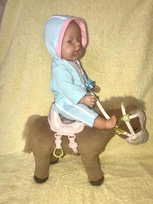 Лошадка для беби Бёрна,ходит
