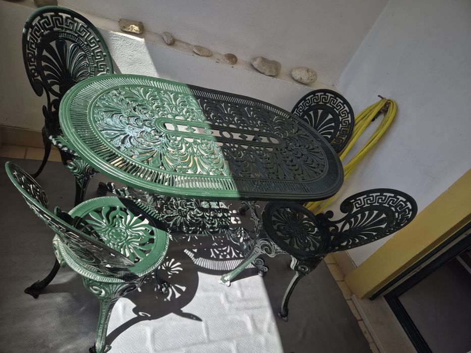 Mesa  de jardim  co 4 cadeiras