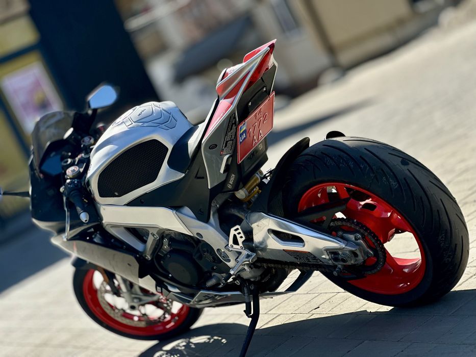 Aprilia Rsv4 2018 рік