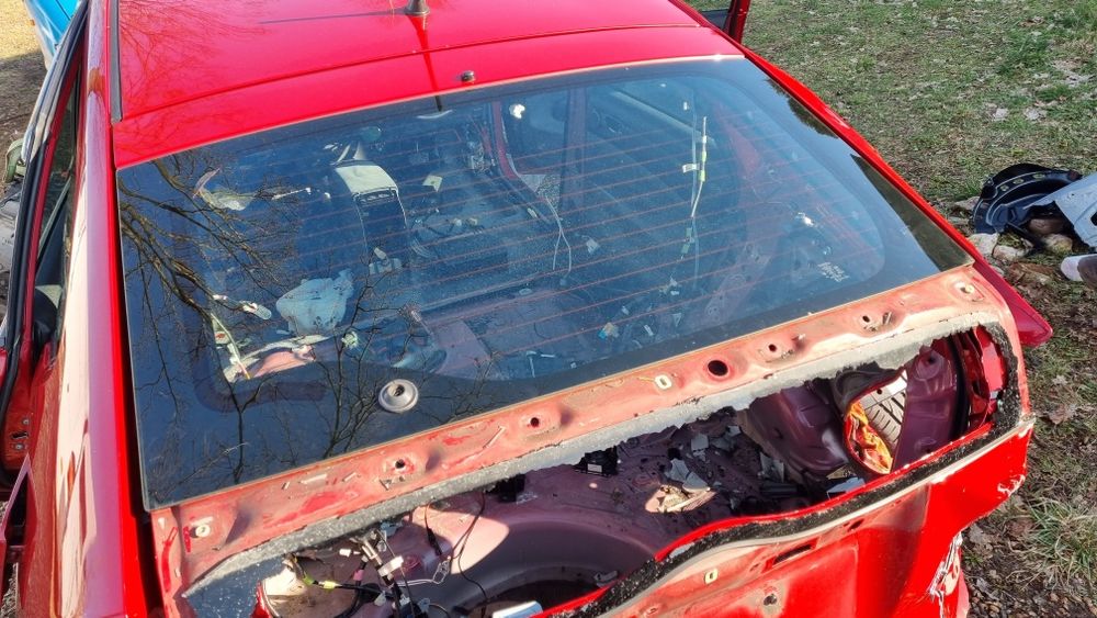 Toyota Prius 2 tylna szyba klapy