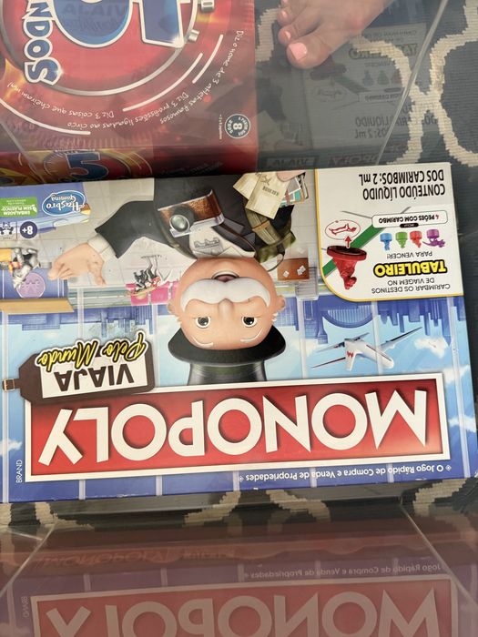 Caixa de jogos com 5 jogos diversos