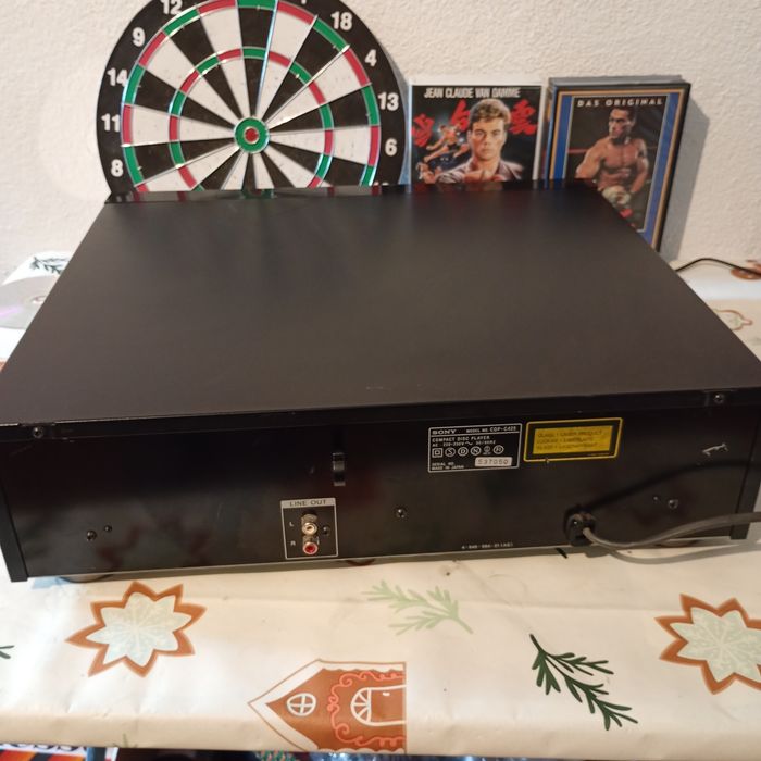 zmieniarka Sony z serii CDP-CE na 5 płyt.