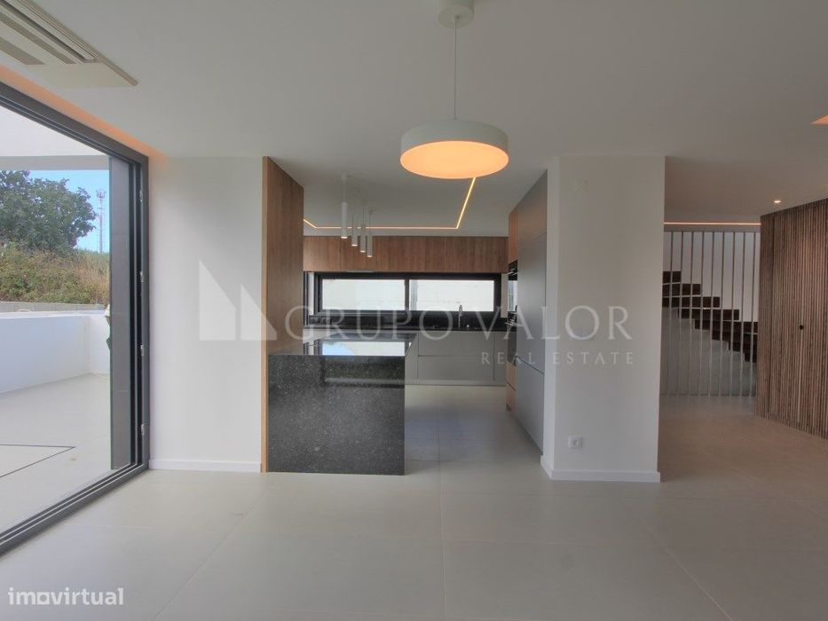 Moradia T4 com Piscina - Funchalinho