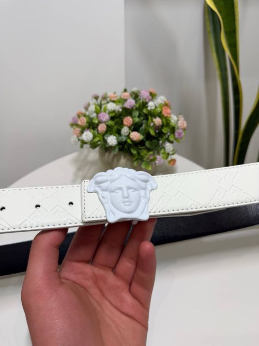 Ремінь від бренду Versace
