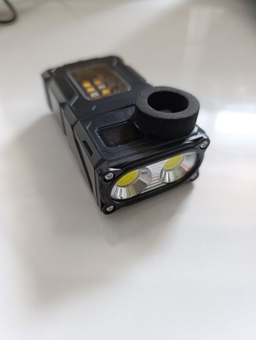 Дуже потужний, компактний ліхтарик, з поворотом на 180°