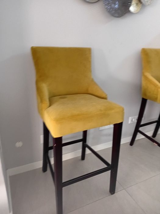 Elegante par de  cadeiras decorativa