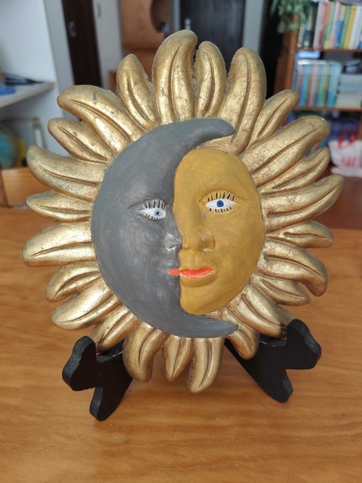 Peça gesso lua sobre sol