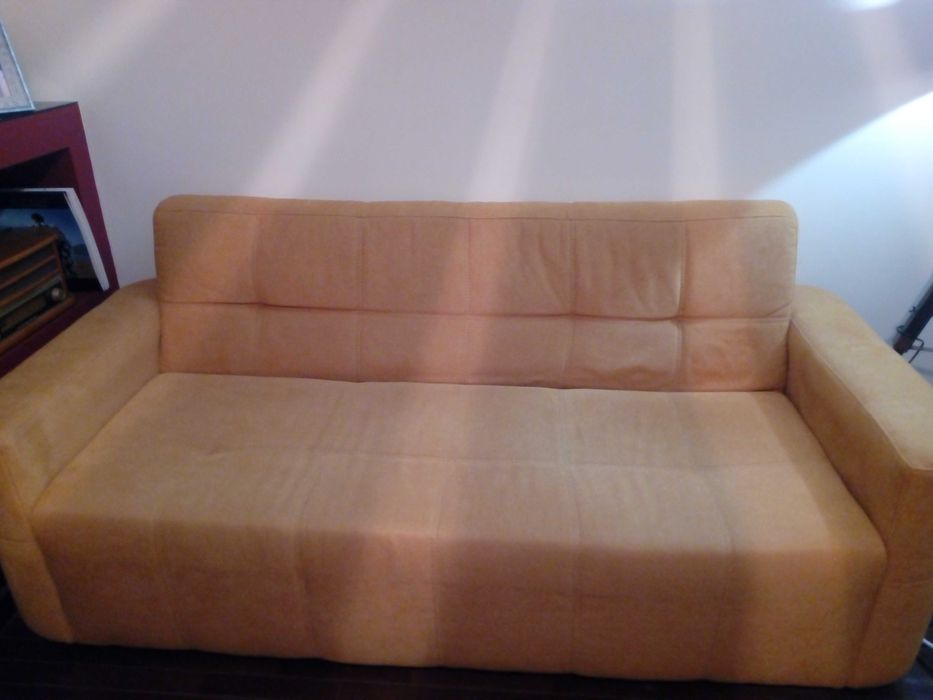 Sofá 3 lugares amarelo