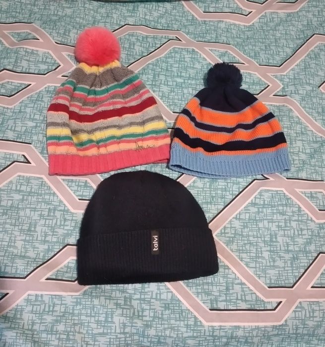 Дитячі в’язані шапки з помпонами | 3–12 років | яскраві, теплі