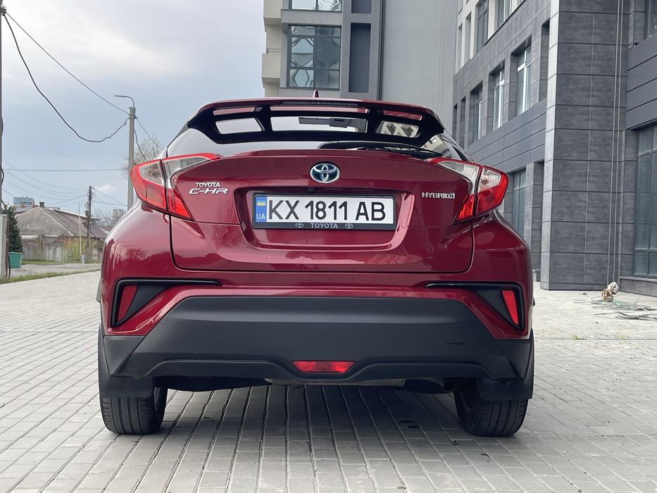 Продам офіційний автомобіль Toyota CH-R  Гібрід .