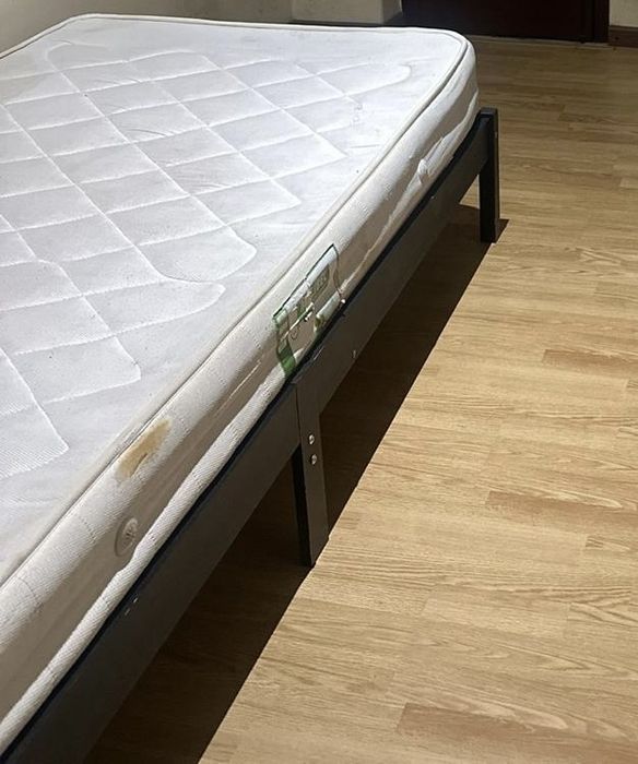 Cama solteiro com colchão