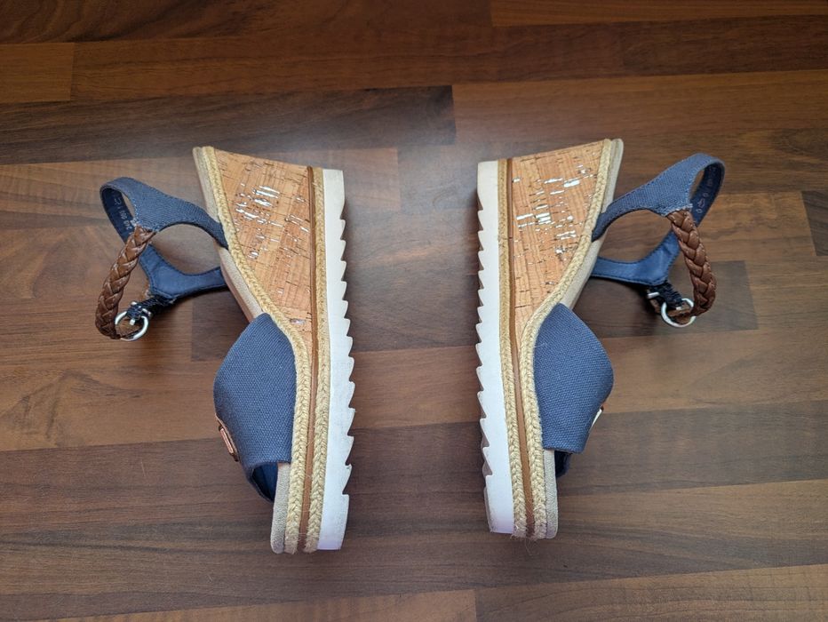 Buty letnie na koturnie 37