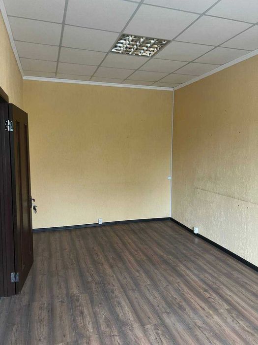 Оренда офісних кабінетів 15- 50 м² у спокійній локації
