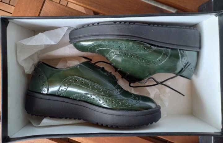 Sapatos Novos muito originais