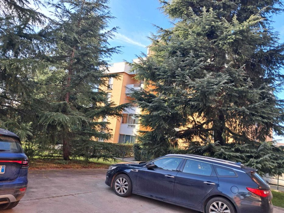 6 кімнат. квартира в елітному районі біля парку в місті Імола (Італія)