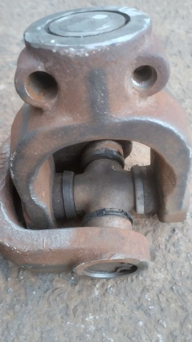 Хрестовина гук кардан