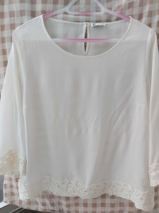 Biała bluzka z wiskozy wykończona haftem rozm 40/L