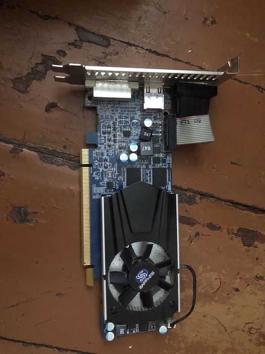 Відеокарта Radeon hd 6570  1 gb