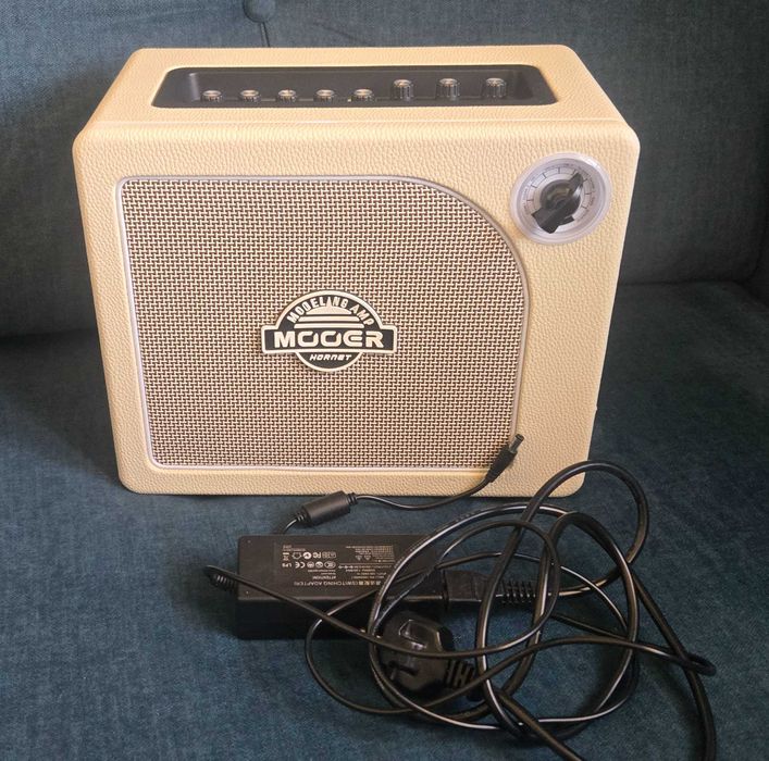 Wzmacniacz Gitarowy Mooer Hornet 15W Combo Modeling Bluetooth WH Biały