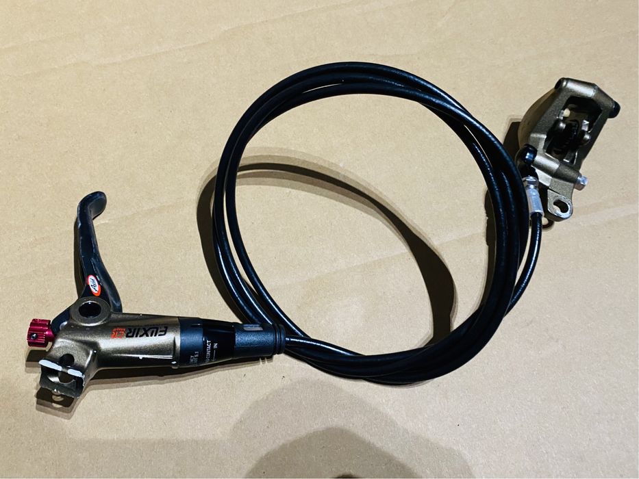 Hamulec hydrauliczny tarczowy AVID ELIXIR CR Mag R CARBON Klamka 150cm