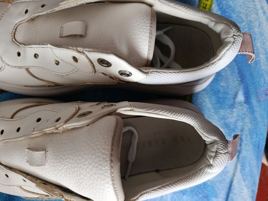 Кросівки жіночі білі