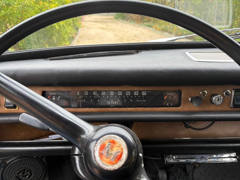 Carro clássico restaurado para venda
