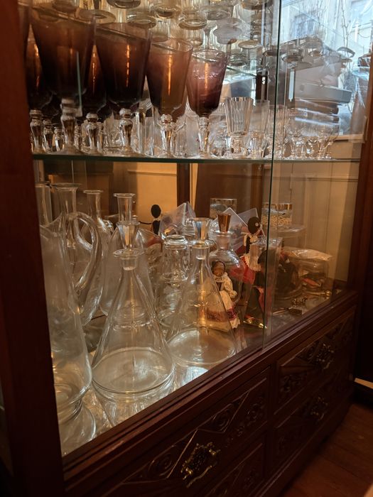 Copos varios e garrafas