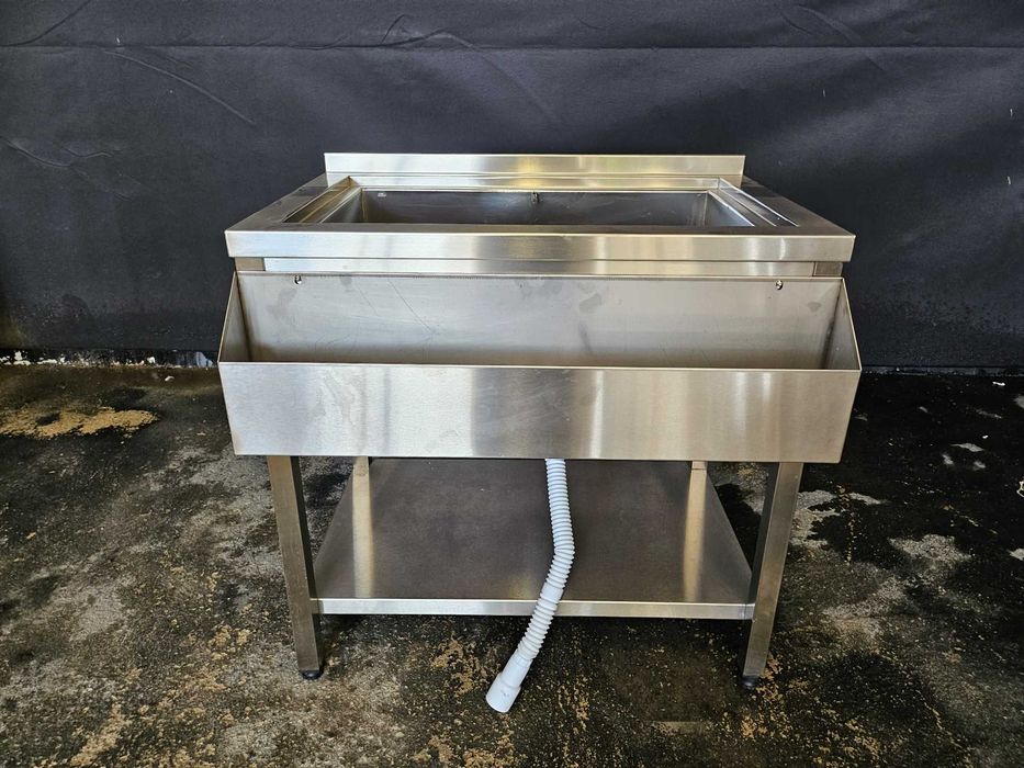 Cuba em inox com prateleira para garrafas