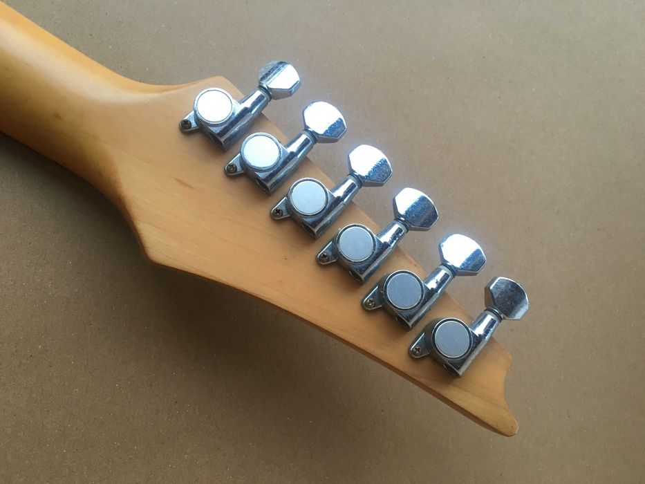 Guitarra elétrica Ebanez EX series, para esquerdinos.