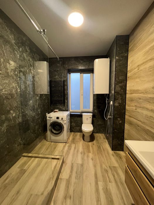 Одноповерховий будинок в Лісовий Бучі з ремонтом та озером