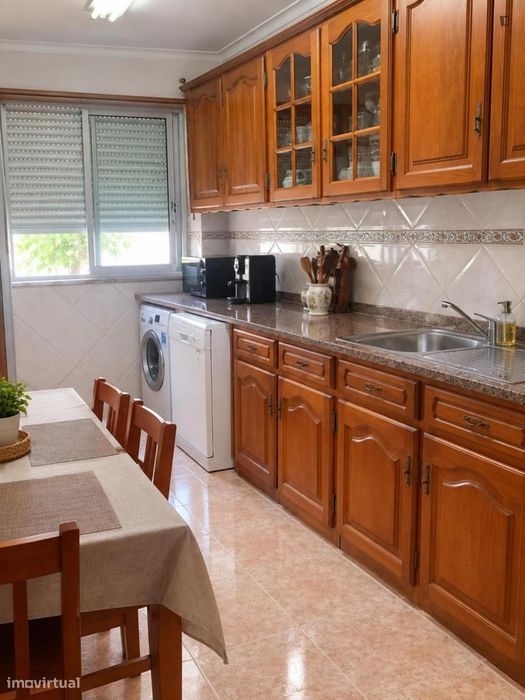 Quarto - localizado em Chelas Lisbon
