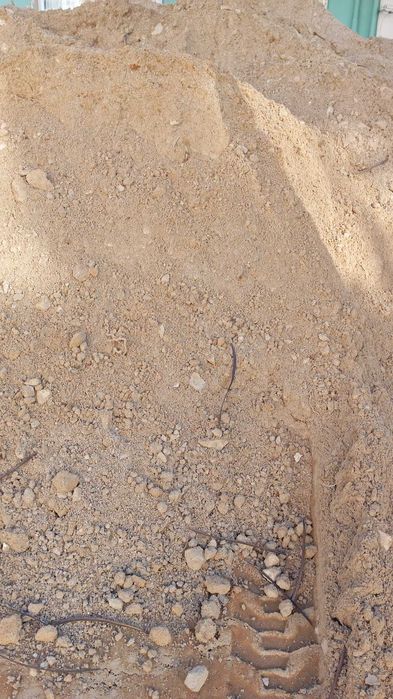 Oferece-se terra para aterro ou jardim