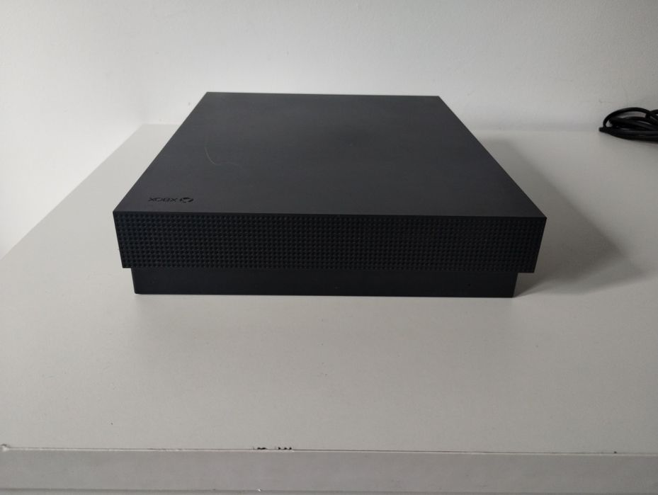 Xbox One X + Pad i Gra