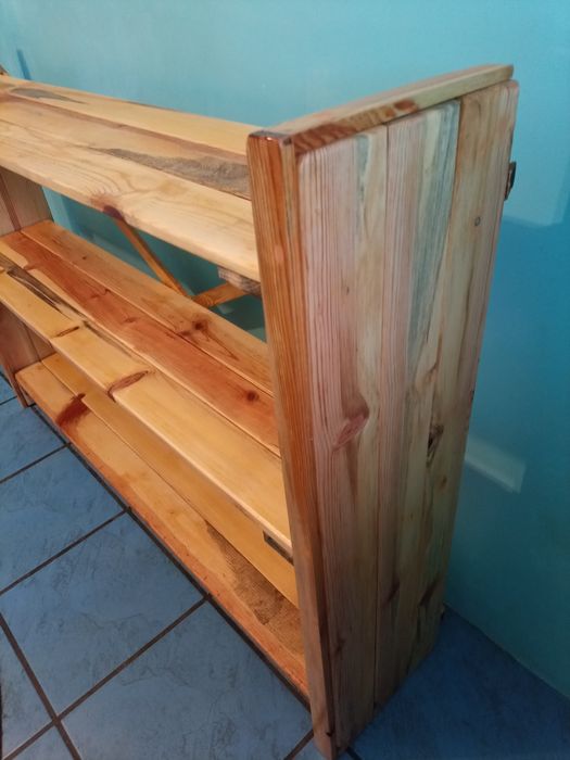 Regał z litego drewna