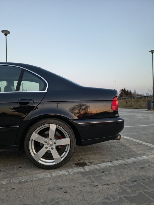BMW E39 523i  Dużo nowych części  Jeździ bez problemu